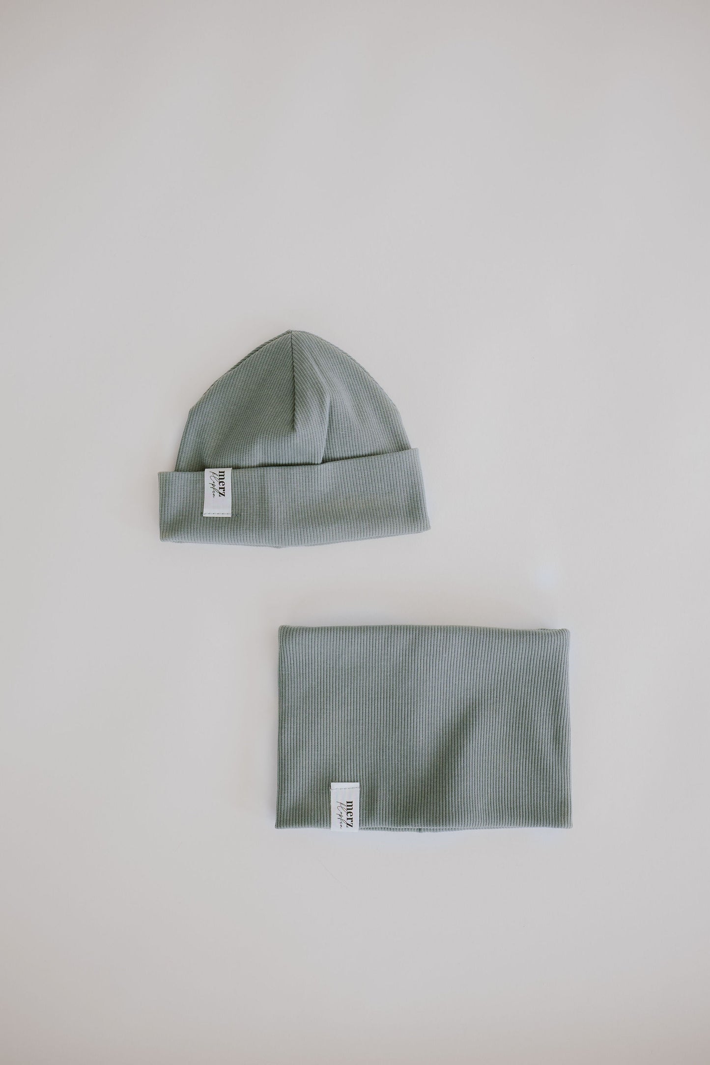 Kinder Set Salbei - Beanie + Loop-Schal