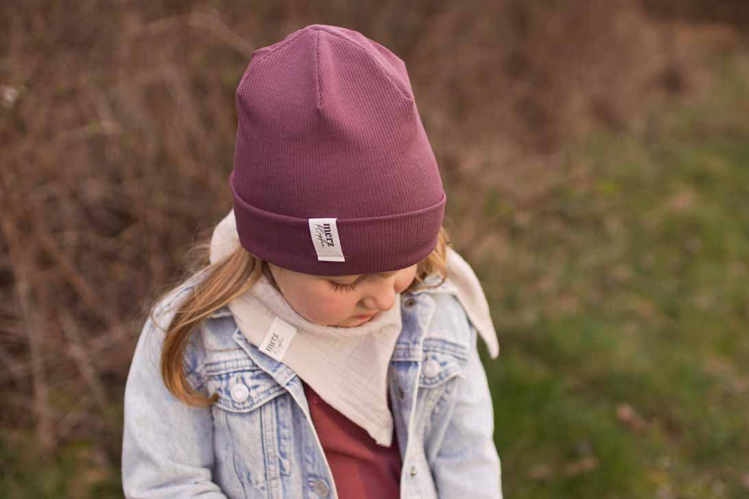 Kinder Beanie Aubergine mit Rippstruktur - handgefertigt aus OEKO-TEX Baumwolle von merzklopfen
