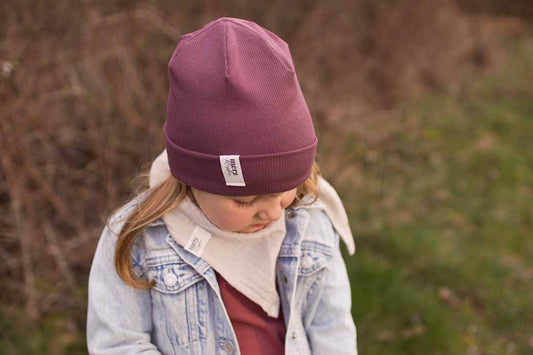 Kinder Beanie Aubergine mit Rippstruktur - handgefertigt aus OEKO-TEX Baumwolle von merzklopfen
