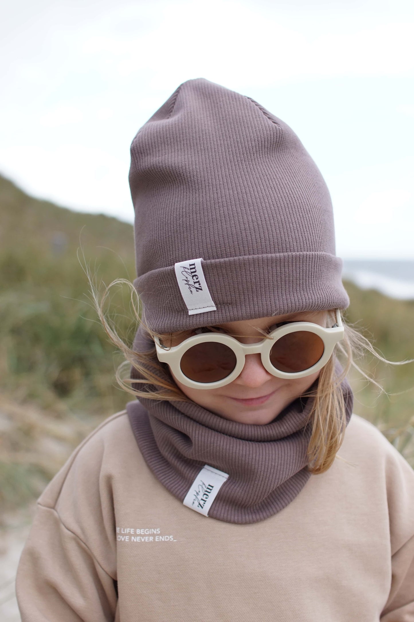 Kinder Loop-Schal Taupe - ganzjährig tragbar, perfekt kombinierbar mit Beanie
